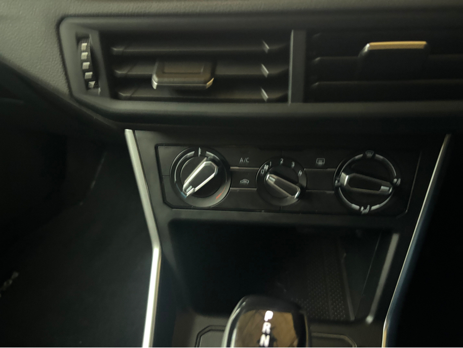 2022 Volkswagen Polo - image 9