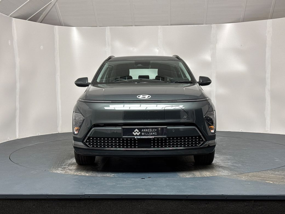 2025 Hyundai Kona - image 2