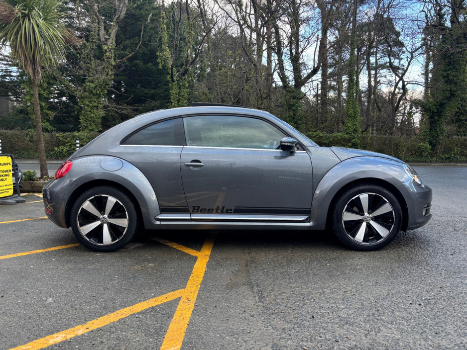 2015 Volkswagen Beetle - image 4
