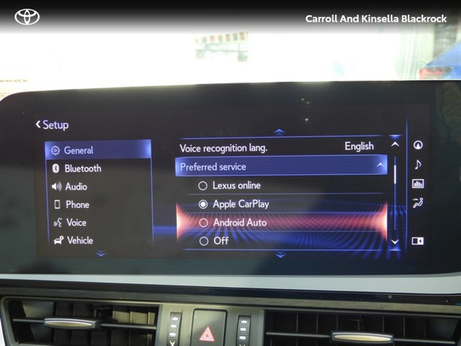 2021 Lexus ES 300 H - image 12