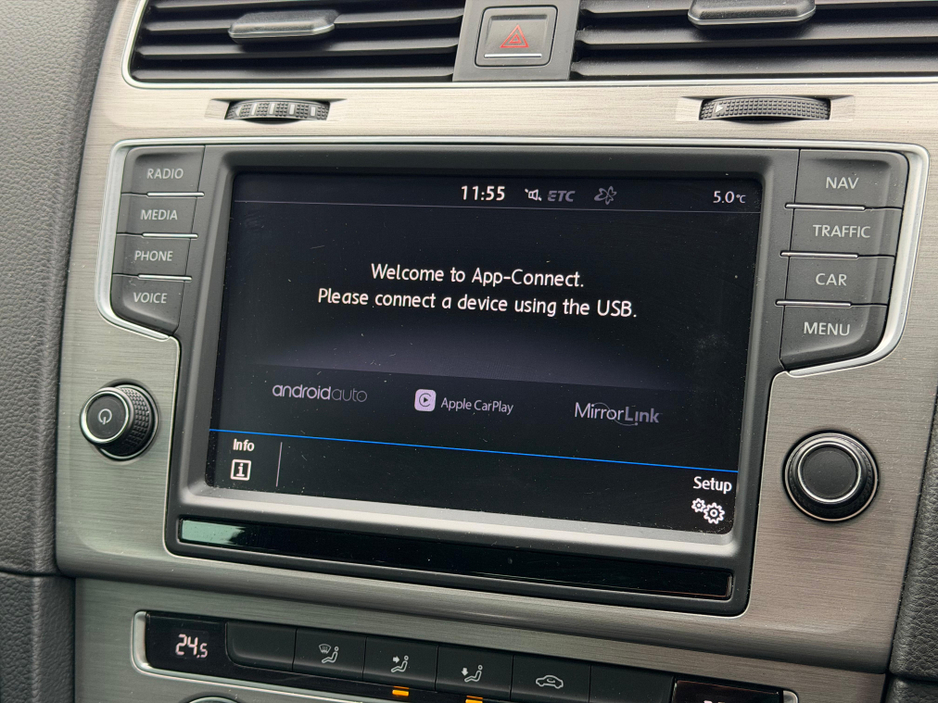 2016 Volkswagen Golf - image 26