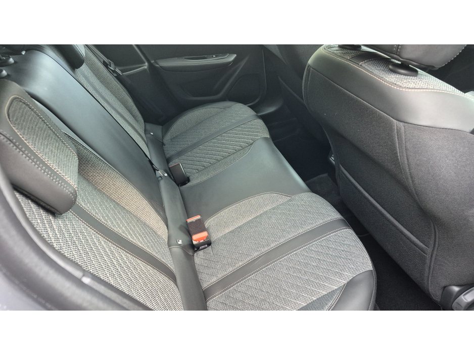 2025 Peugeot 208 - image 17