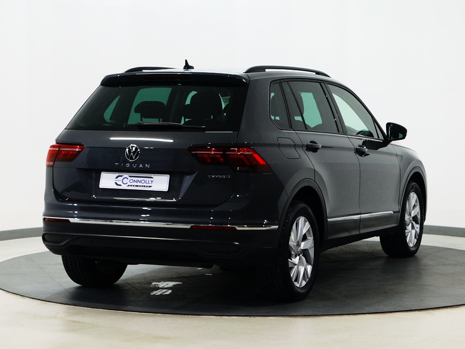 2022 Volkswagen Tiguan *98* LIFE TSI PHEV S-A DSG €29,700