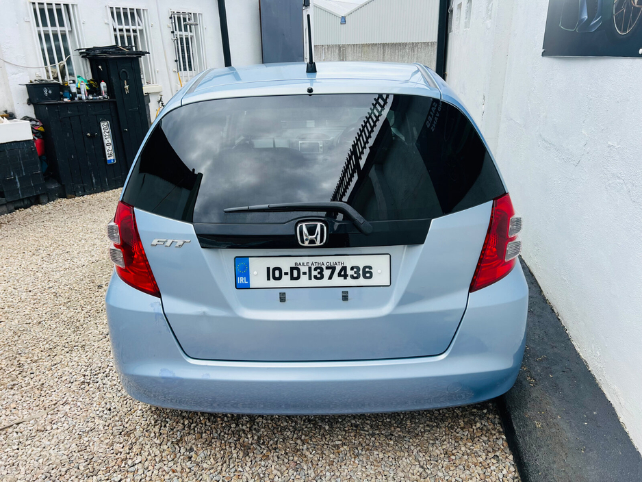 2010 Honda Fit - image 4