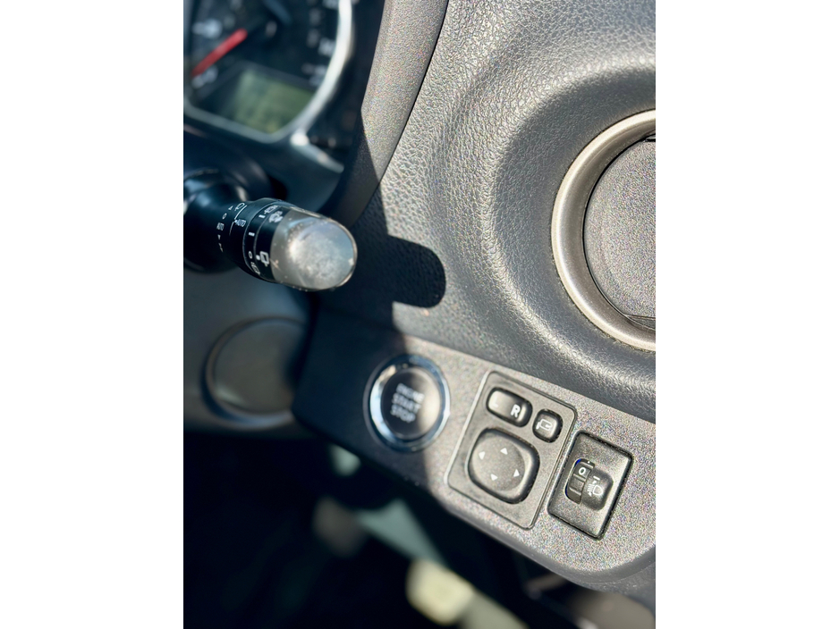 2015 Toyota Yaris - image 7