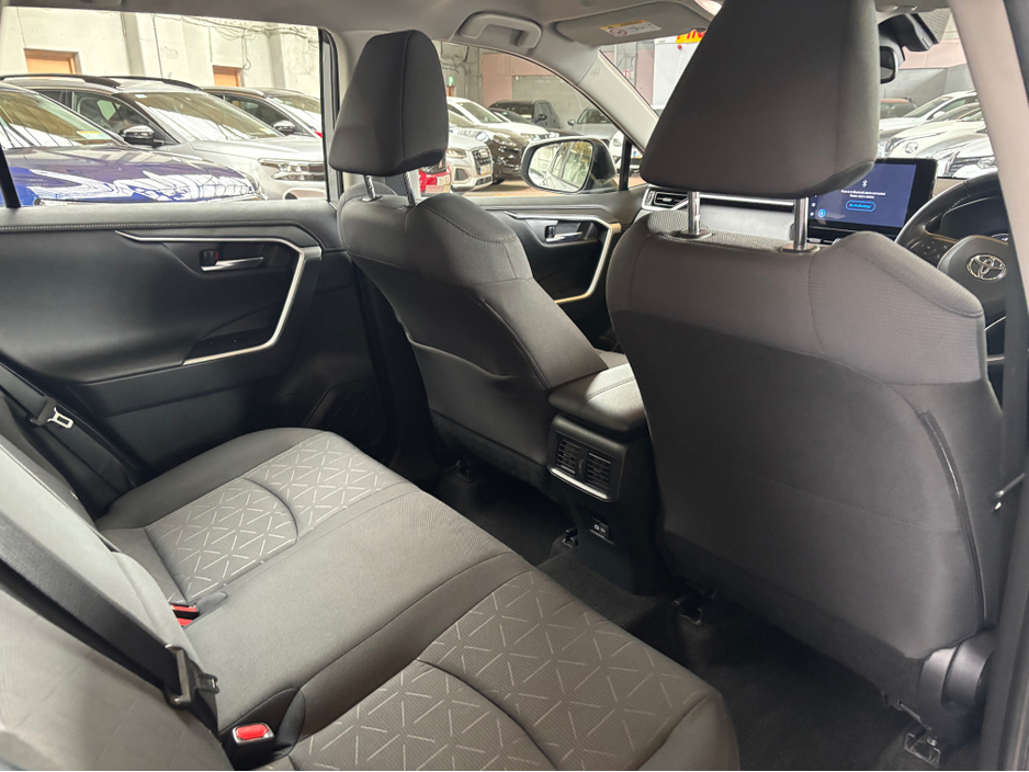 2024 Toyota Rav4 - image 7