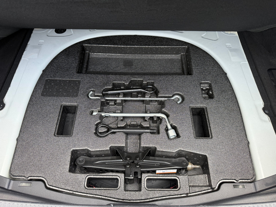 2020 Toyota Camry - image 33