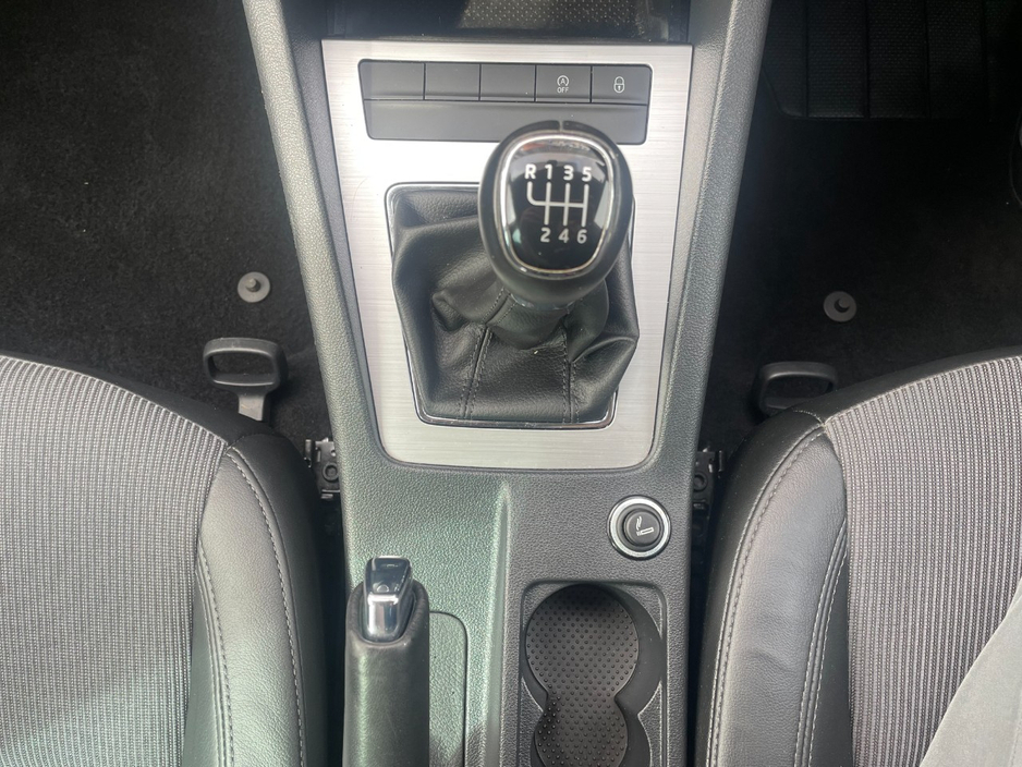 2020 Skoda Octavia - image 16