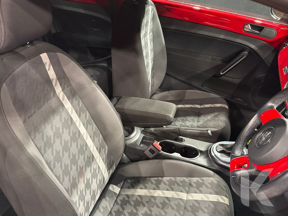 2017 Volkswagen Beetle DESIGN EDITION - COLOUR CODED INTERIOR - FACTORY ALLOYS - REVERSE CAMERA €14,950