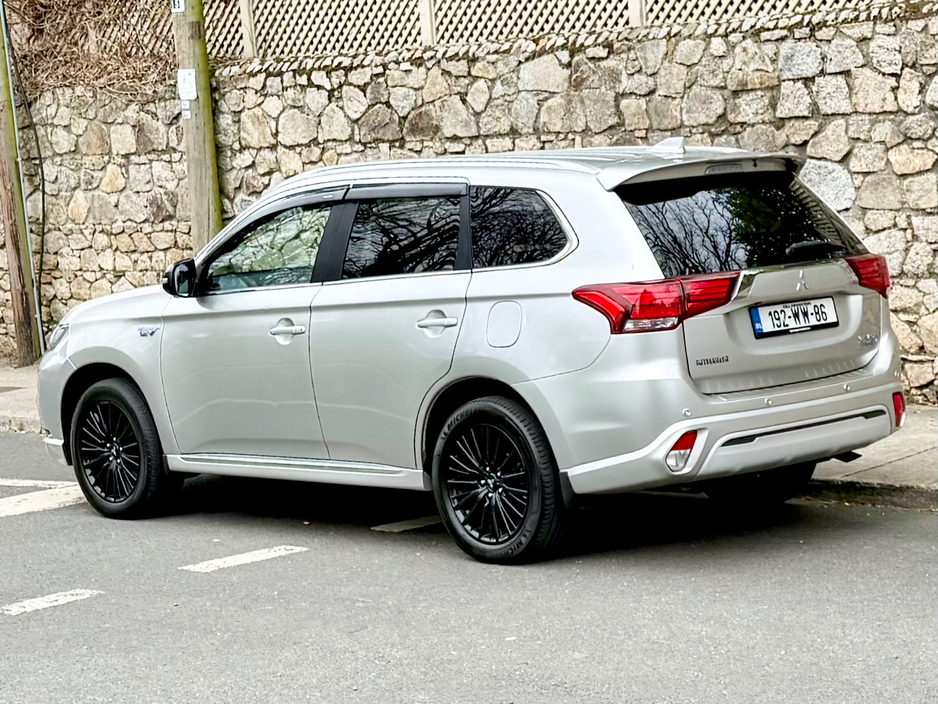 2019 Mitsubishi Outlander - image 14