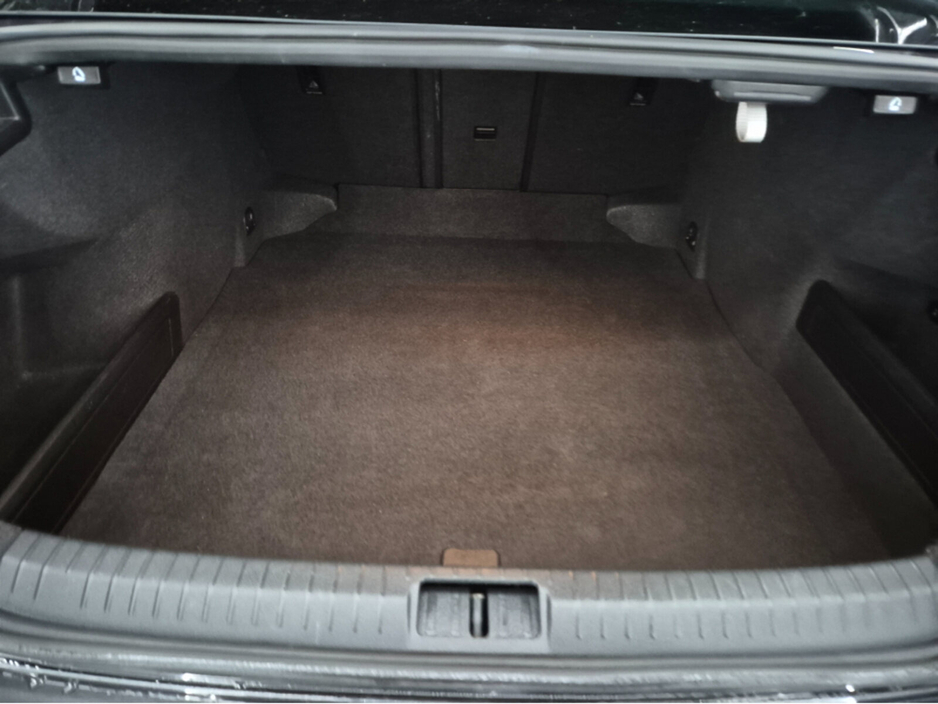 2019 Volkswagen Passat - image 19