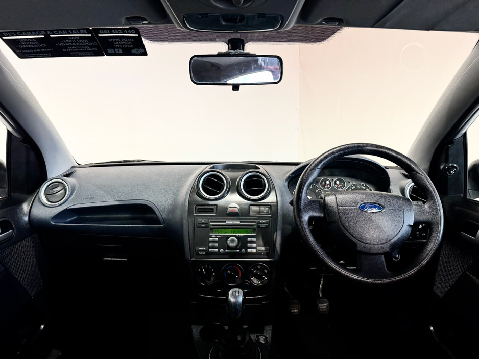 2007 Ford Fiesta - image 10