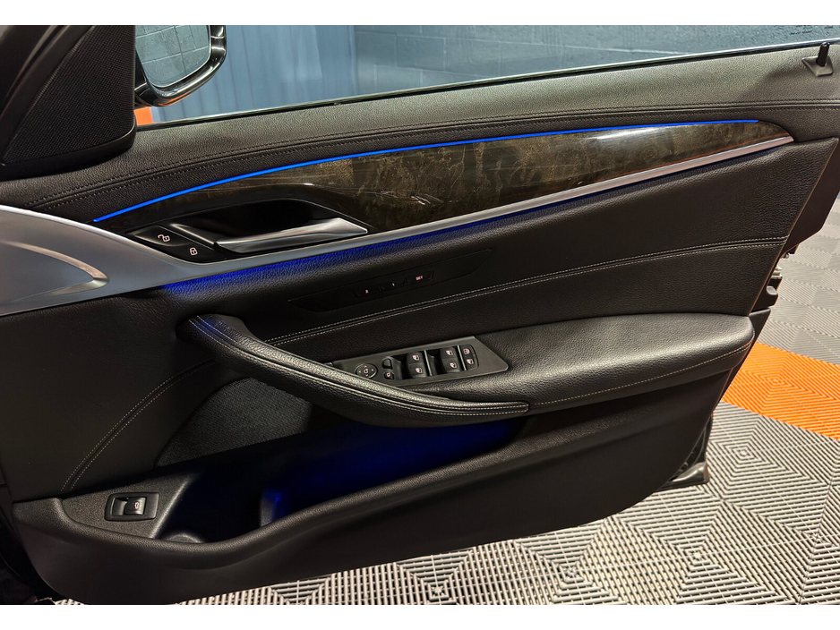 2017 BMW 5 Series - image 41