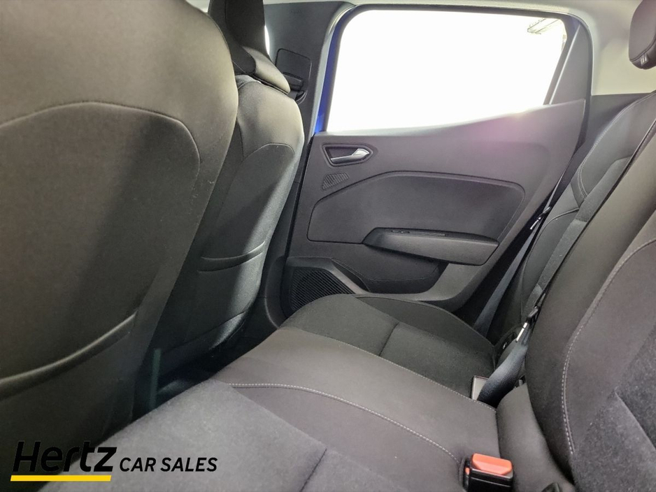 2023 Renault Clio - image 16