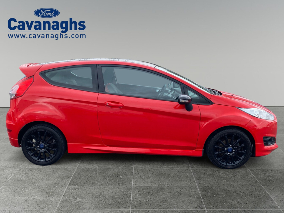 2016 Ford Fiesta - image 5