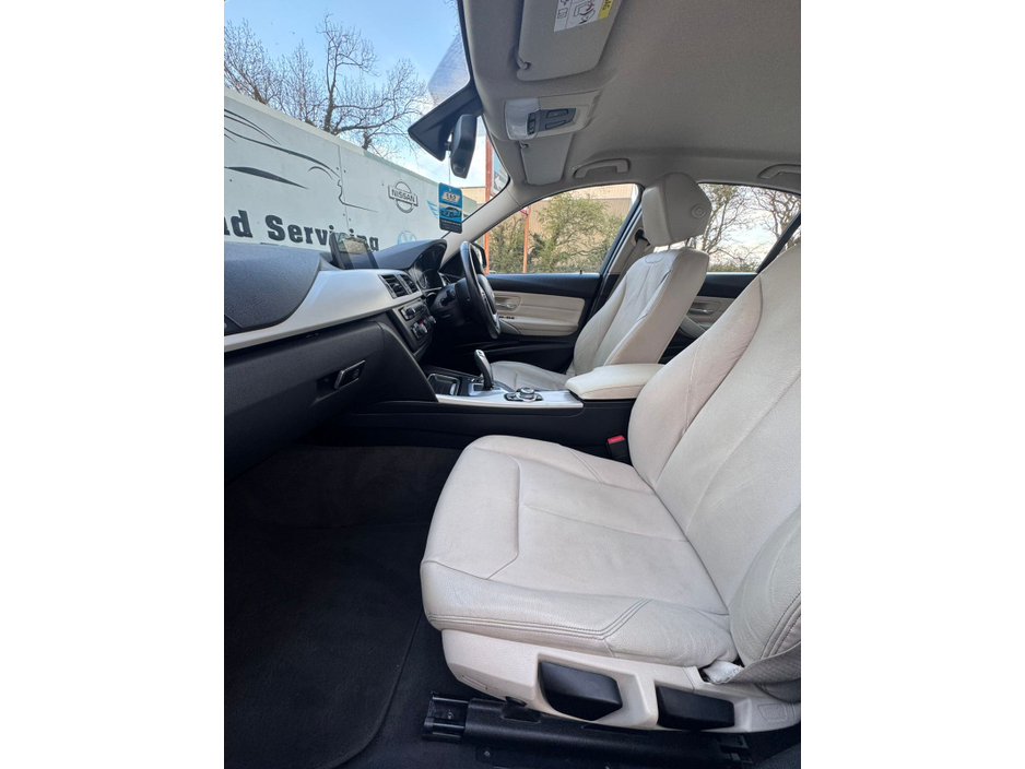 2015 BMW 3 Series - image 21