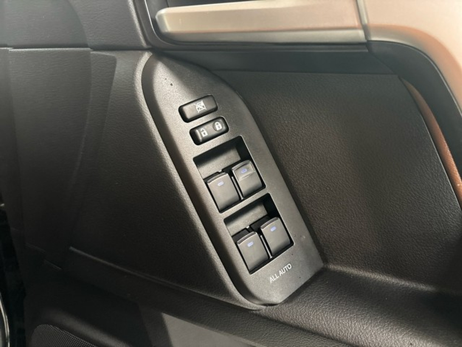 2021 Toyota Landcruiser - image 17