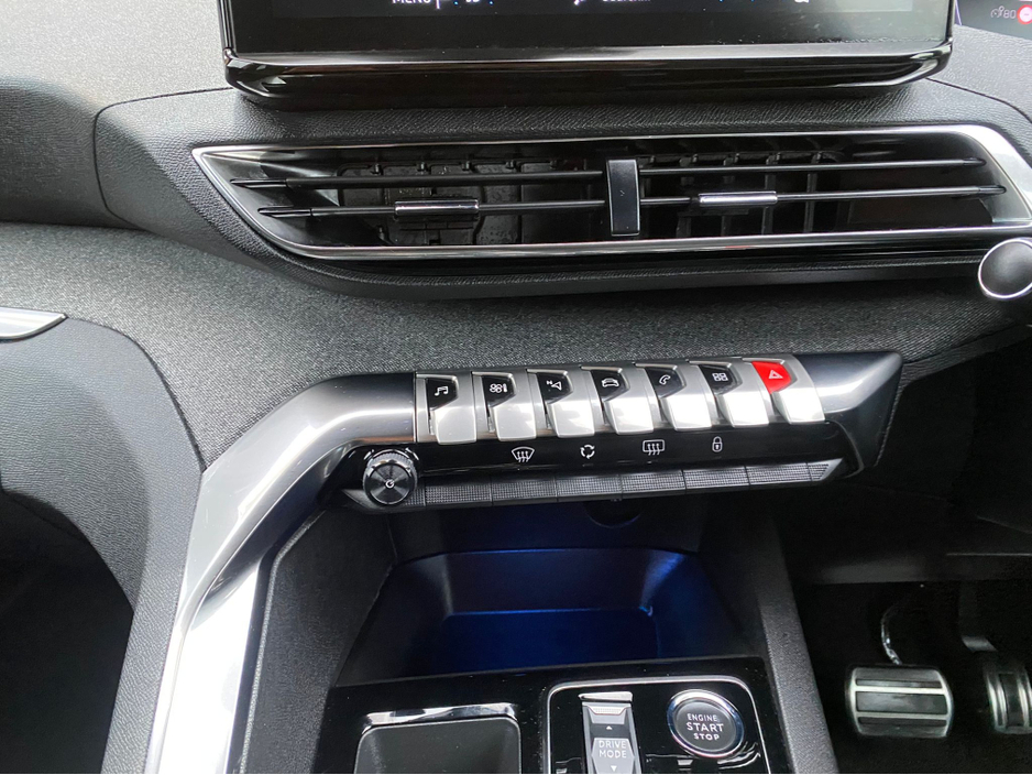 2023 Peugeot 3008 - image 16