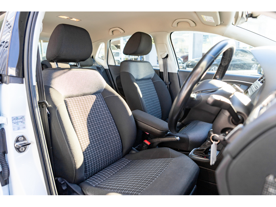 2017 Volkswagen Polo - image 9