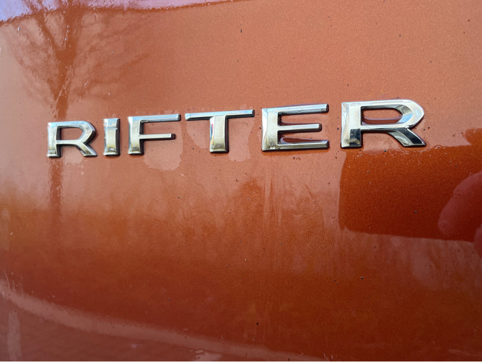 2020 Peugeot Rifter - image 24