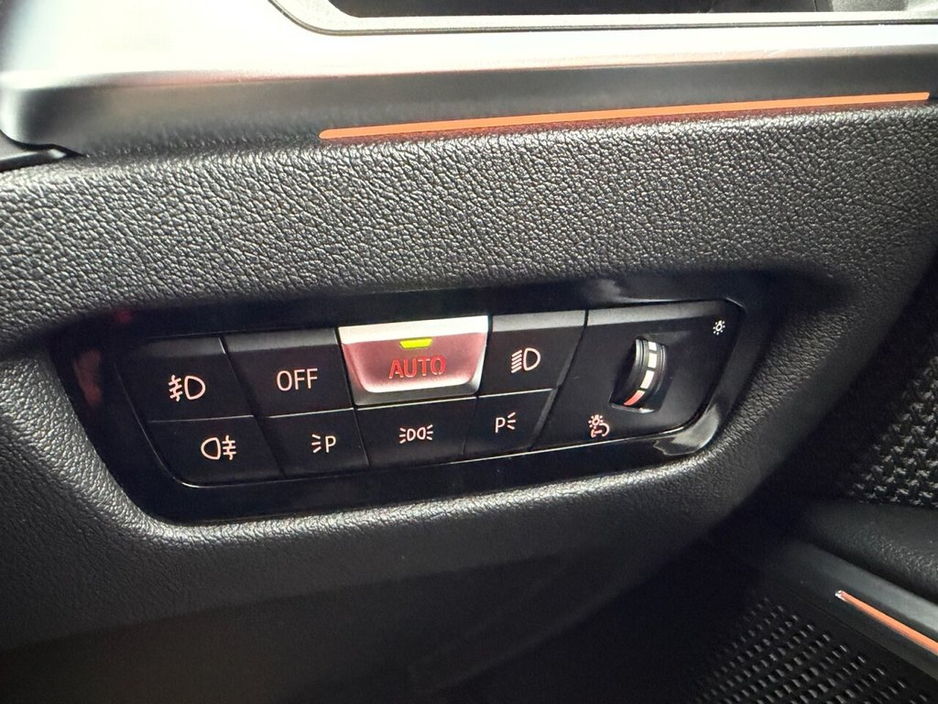 2021 BMW 3 Series - image 28