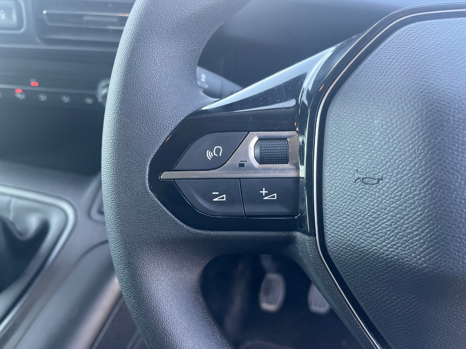 2024 Peugeot Rifter - image 18