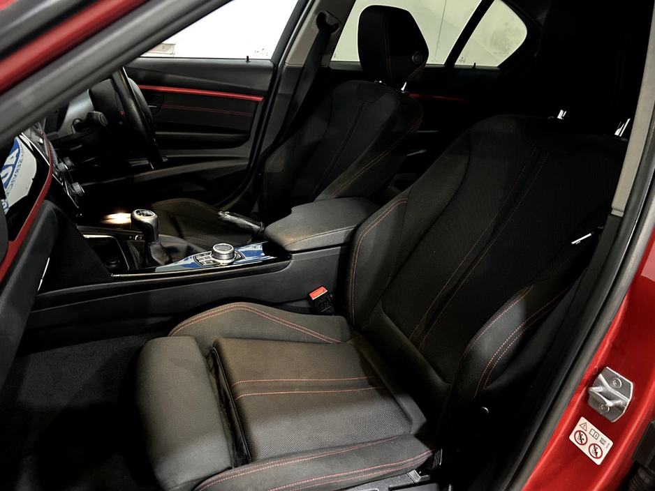 2018 BMW 3 Series - image 8