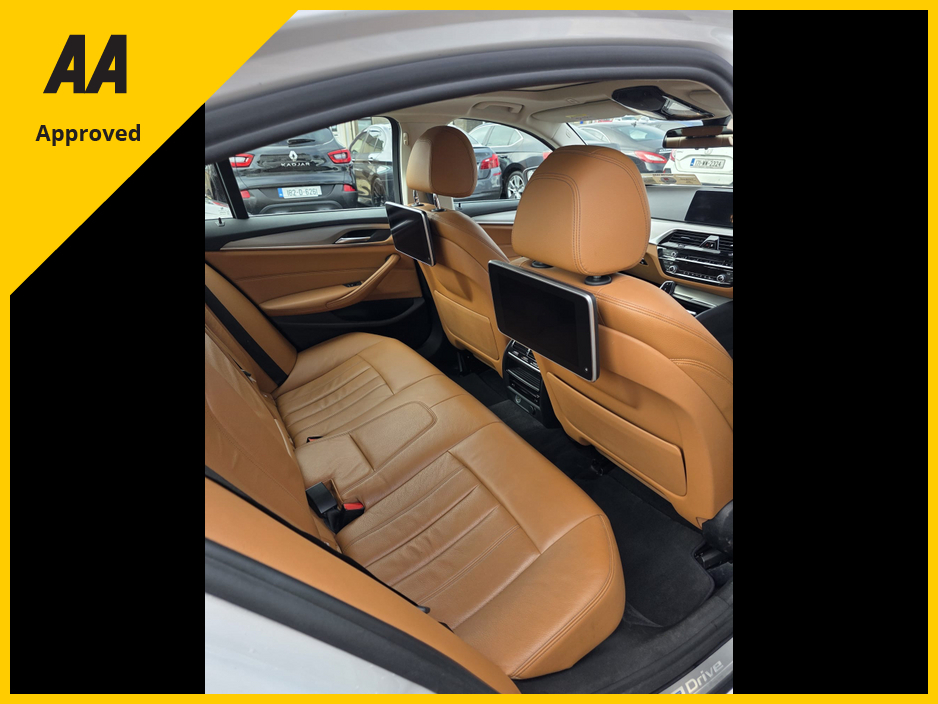 2018 BMW 5 Series - image 8