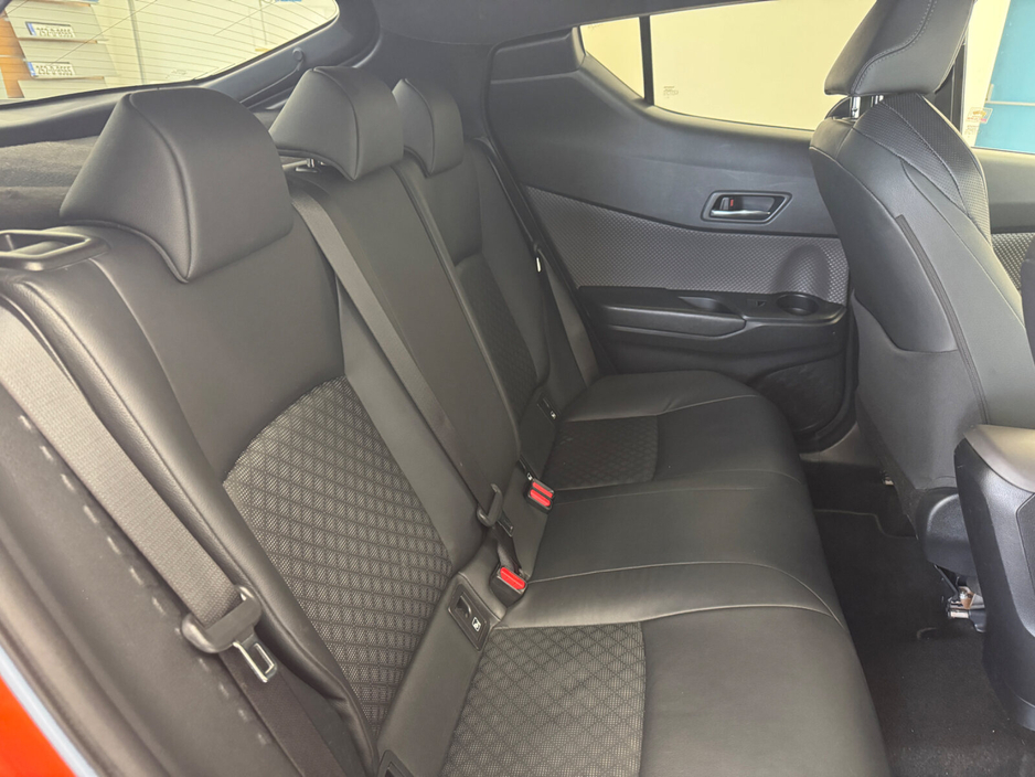 2020 Toyota C-HR - image 12