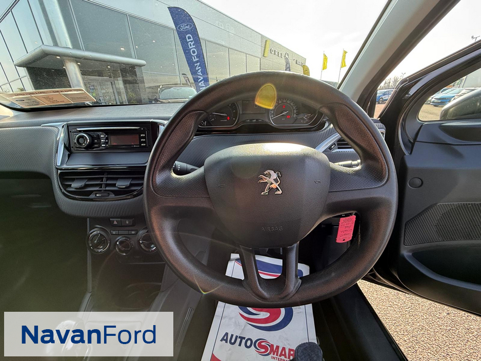 2016 Peugeot 208 - image 8