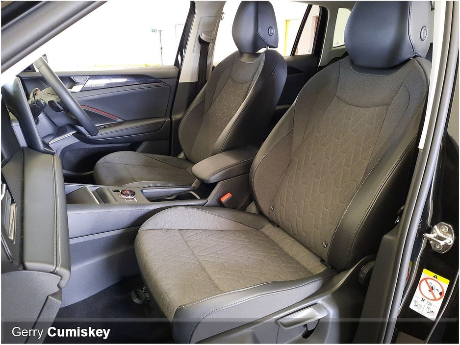 2025 Volkswagen Tiguan - image 2