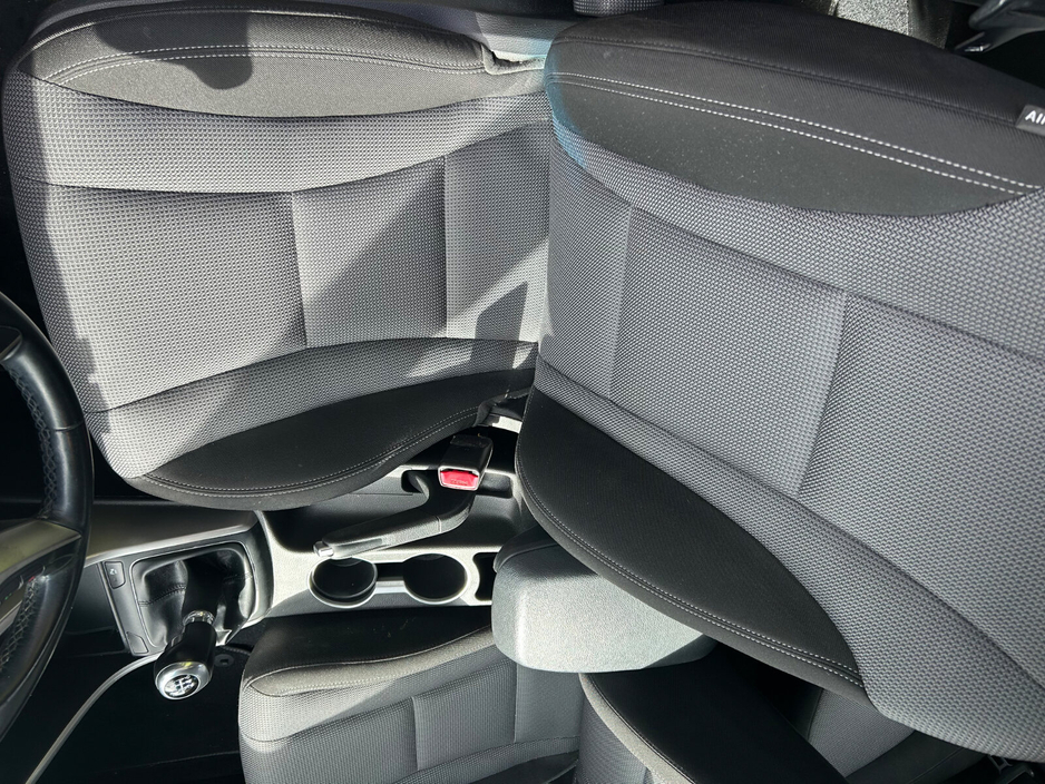 2016 Hyundai i30 - image 13