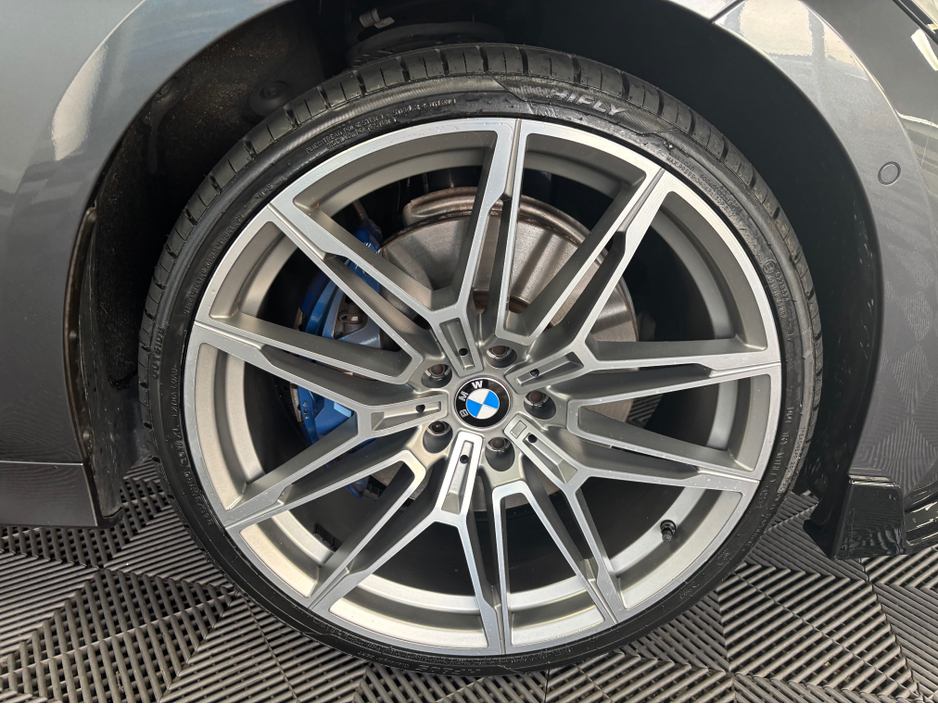 2020 BMW 3 Series - image 5