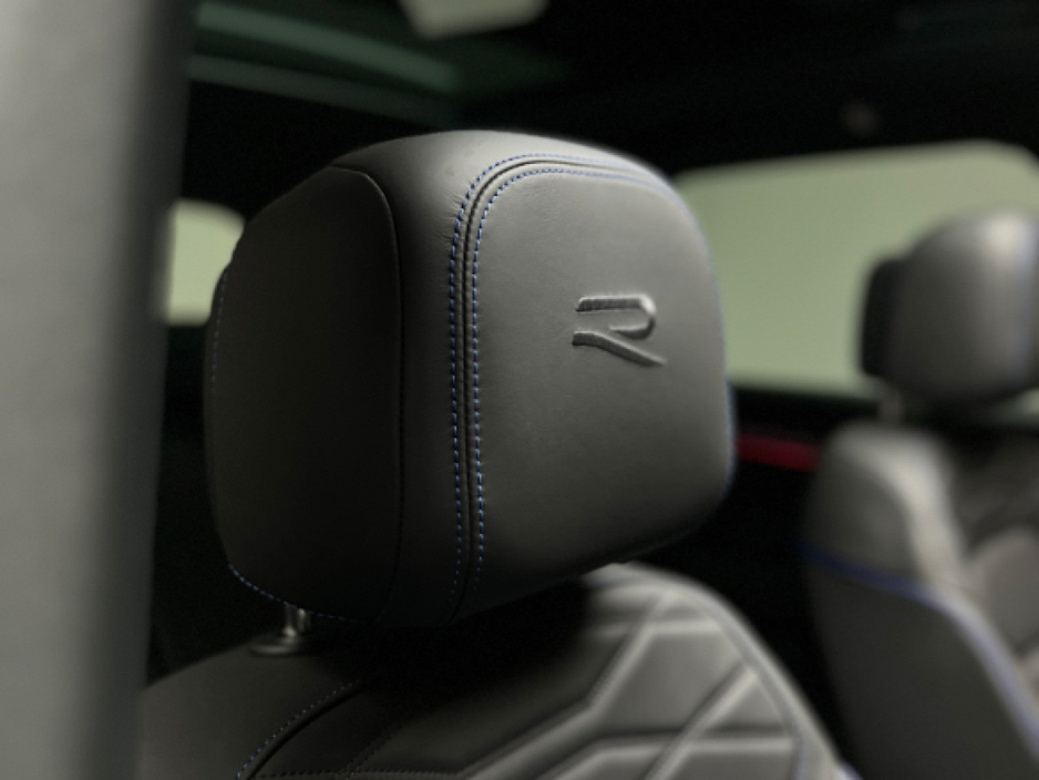 2025 Volkswagen Touareg - image 19