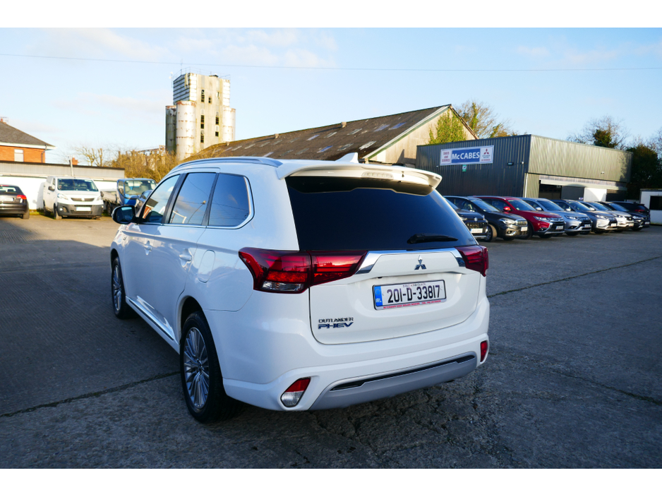 2020 Mitsubishi Outlander - image 11