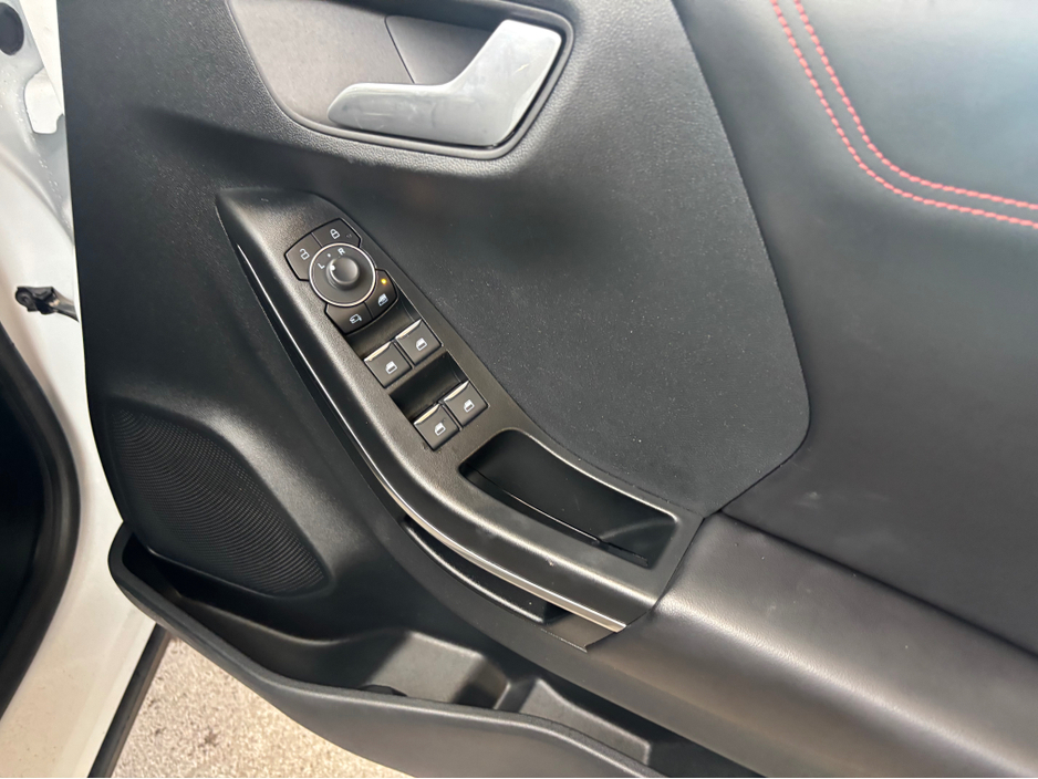 2023 Ford Puma - image 5