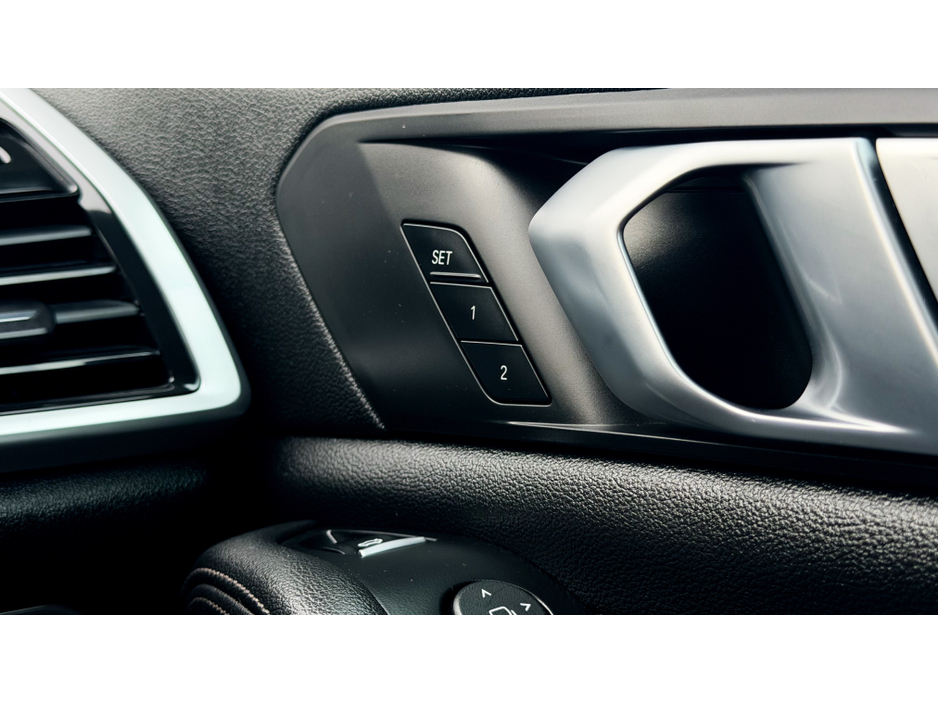 2020 BMW X5 - image 12