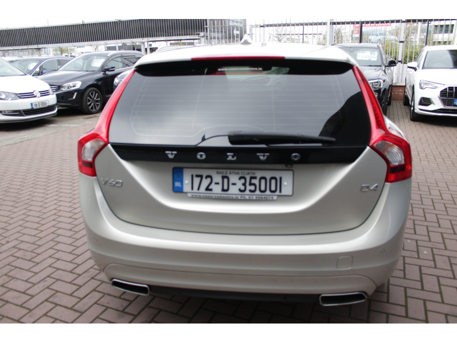 2017 Volvo V60 - image 5