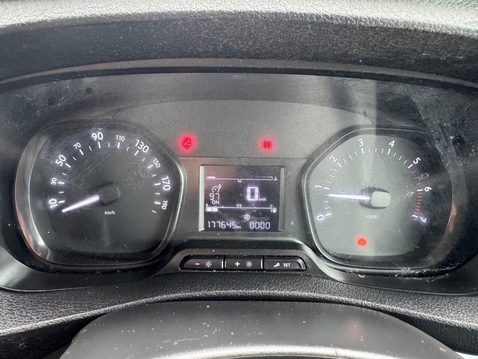 2019 Peugeot Expert - image 18