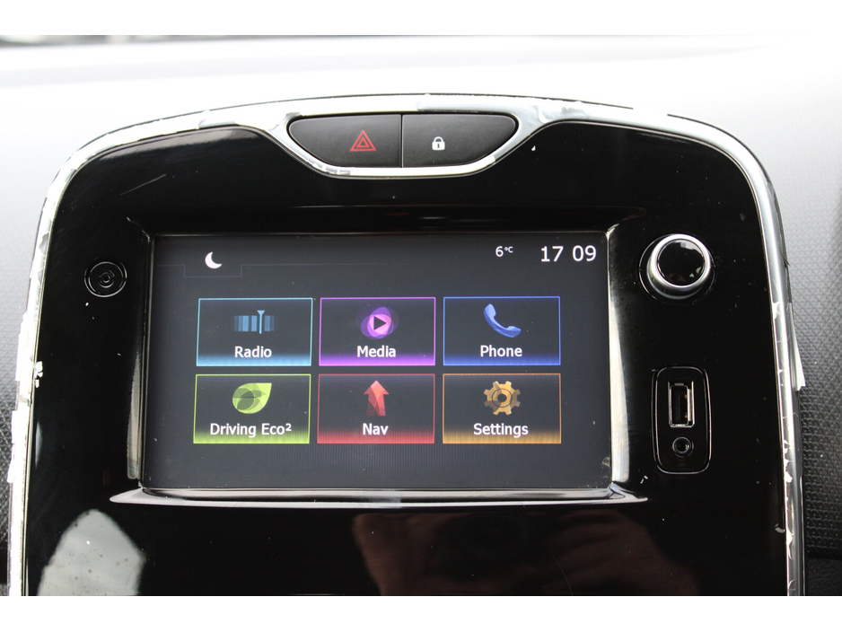 2017 Renault Clio - image 14