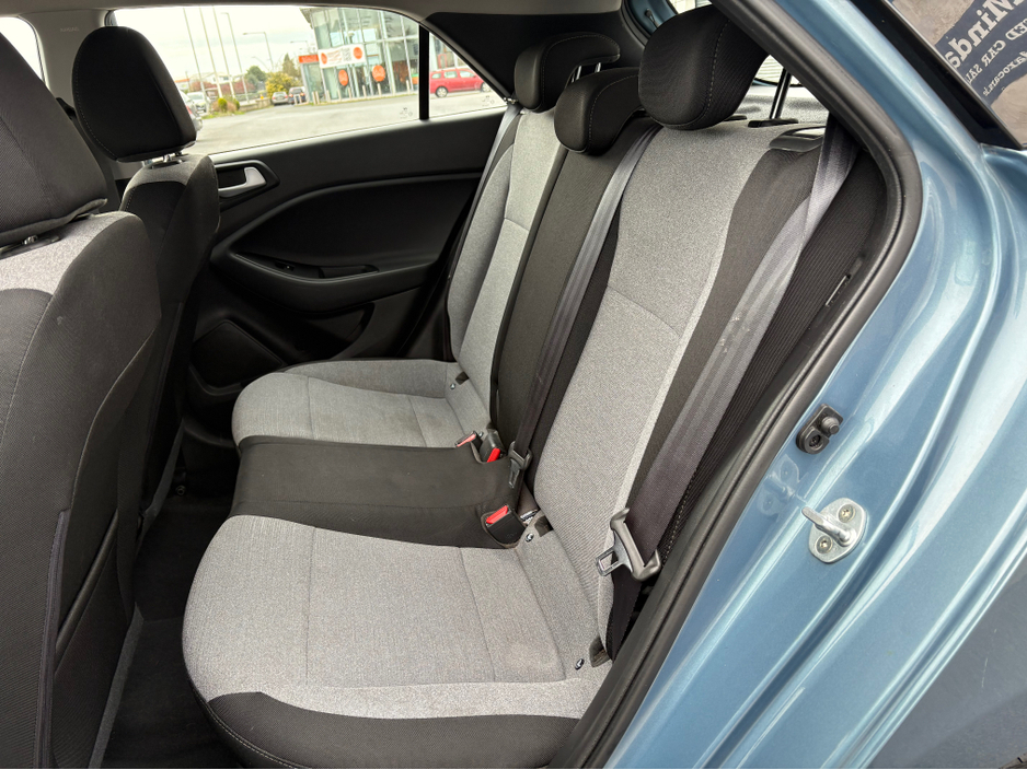 2016 Hyundai i20 - image 9