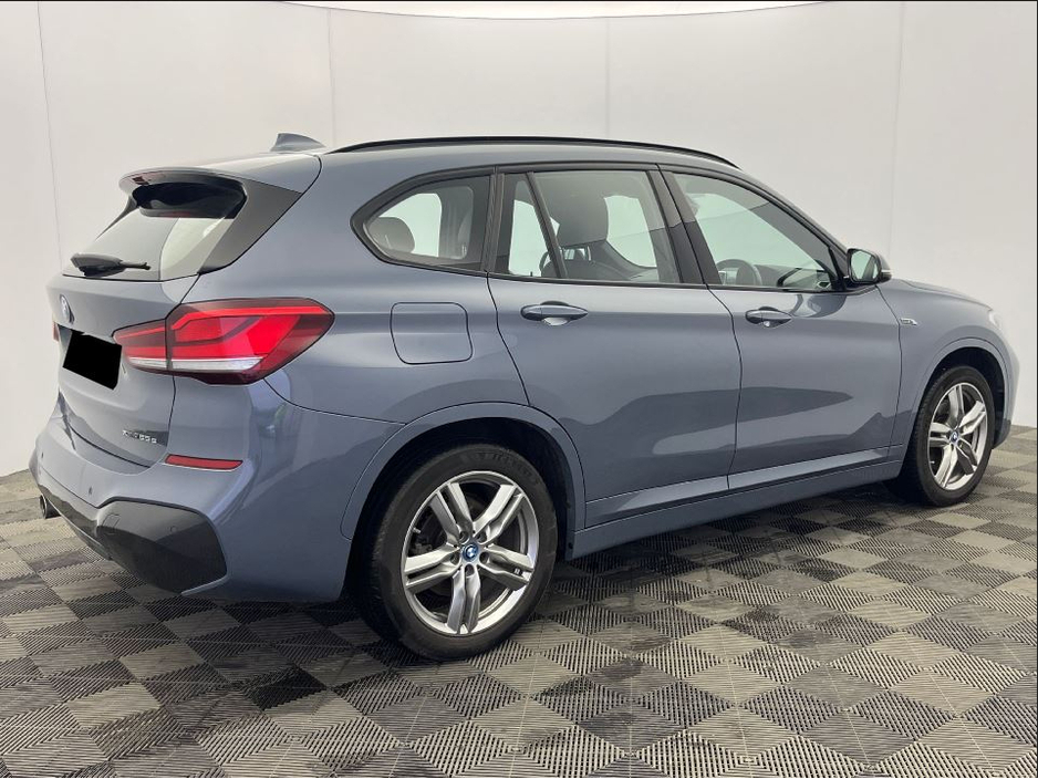 2022 BMW X1 - image 3
