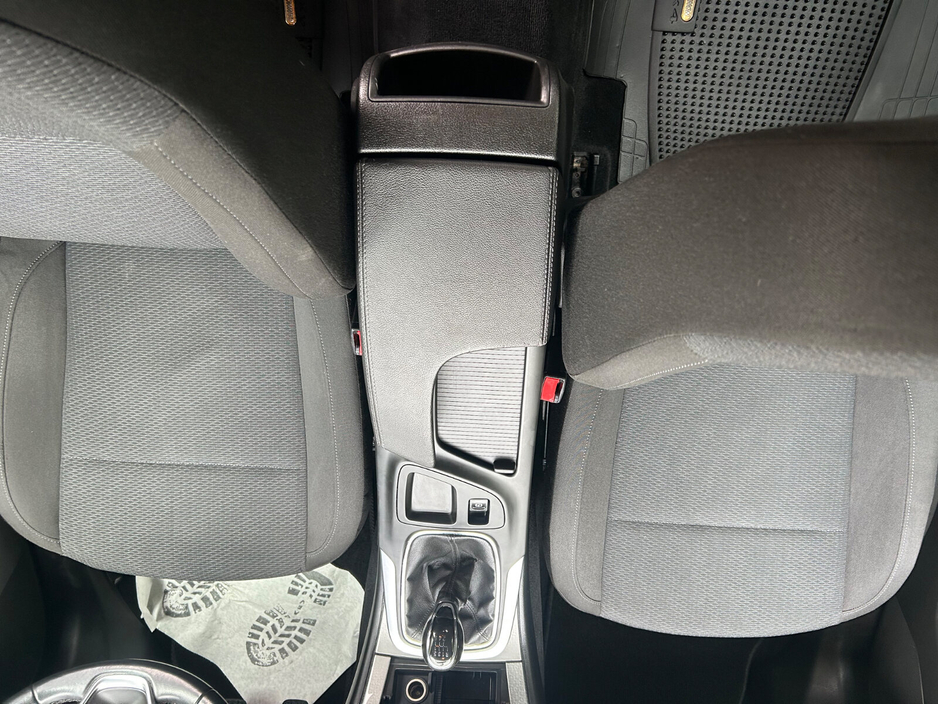 2015 Opel Insignia - image 24