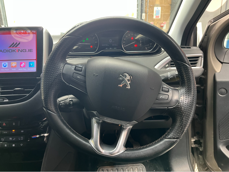 2015 Peugeot 208 - image 7