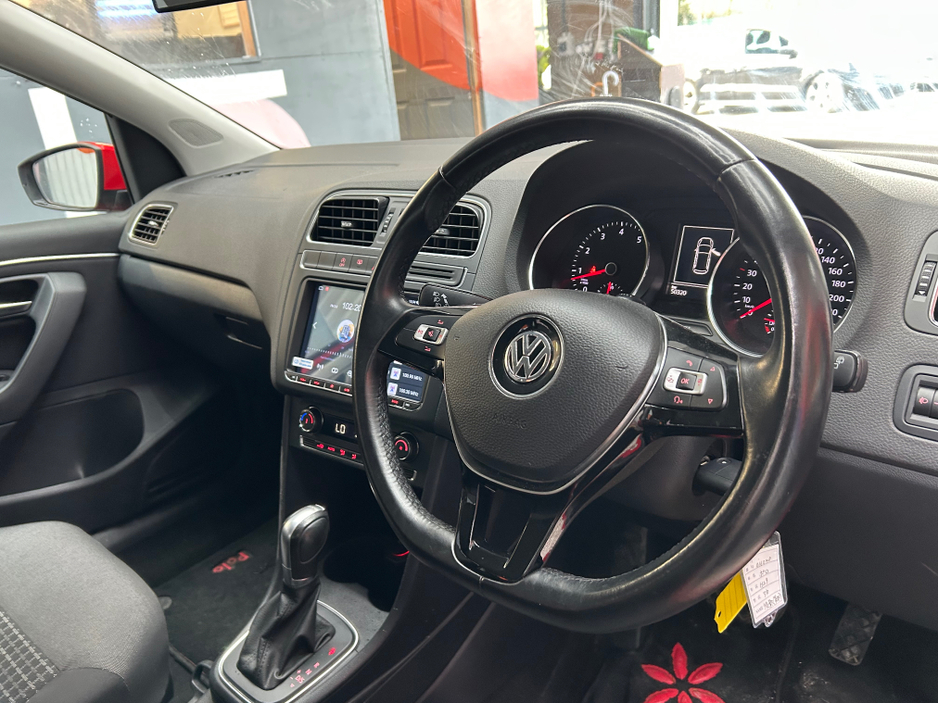 2017 Volkswagen Polo - image 6