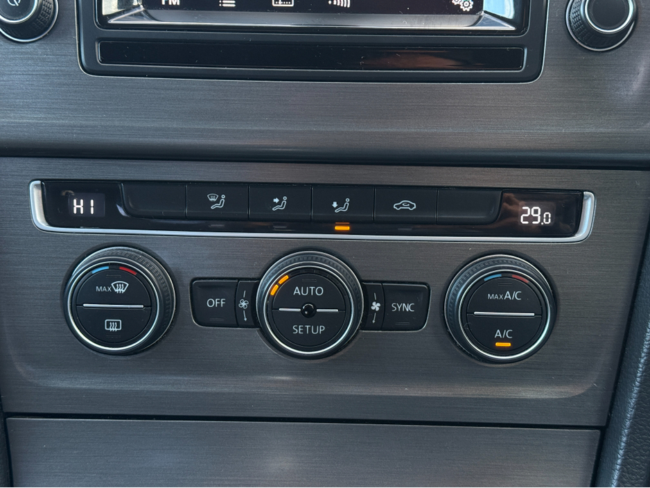 2013 Volkswagen Golf - image 16