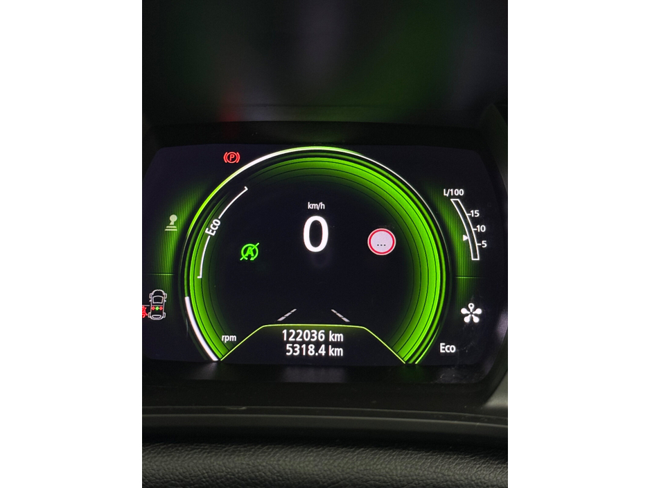 2019 Renault Megane - image 13