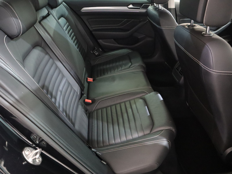 2022 Volkswagen Passat - image 26