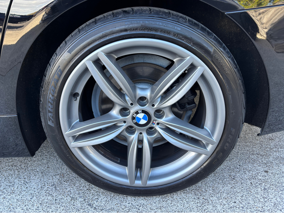 2016 BMW 5 Series - image 8