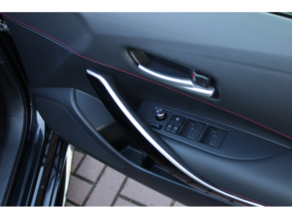 2020 Toyota Corolla - image 10